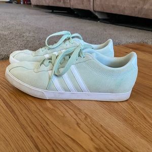 Adidas Sneakers